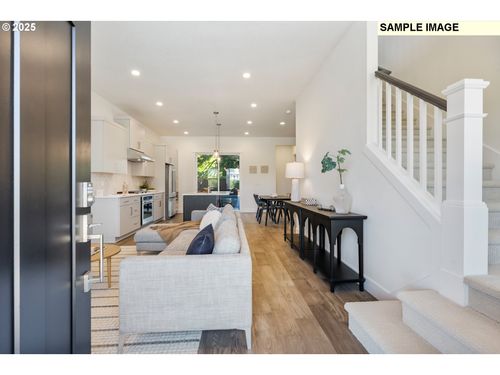 l84-16100 Nw Newberry Ln, Portland, OR, 97229-7433 | Card Image