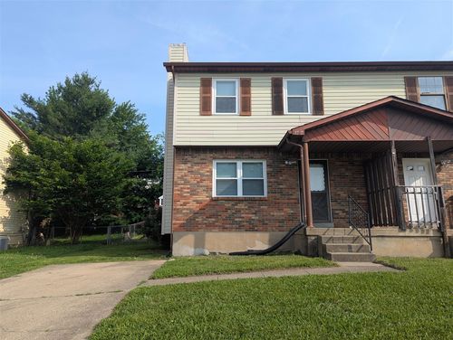 2727 Pioneer Ct, Radcliff, KY, 40160-9672 | Card Image