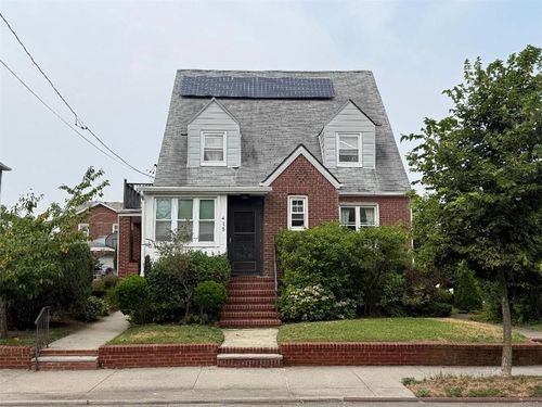 415 Beach 139th St, Rockaway Park, NY, 11694-1215 | Card Image
