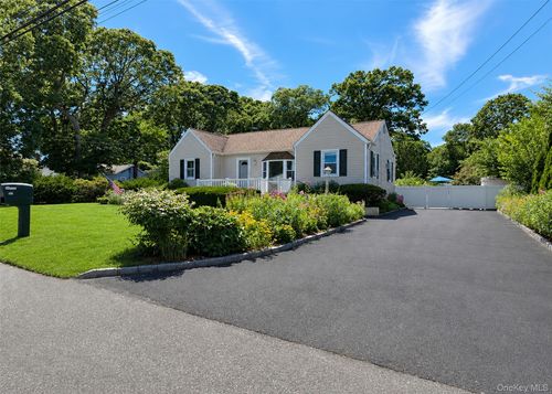 102 Magnolia Dr, Selden, NY, 11784-2047 | Card Image