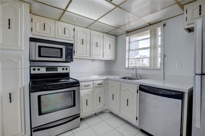 303 - 1345 West Ave, Condo with 1 bedrooms, 1 bathrooms and null parking in Miami Beach FL | Image 3