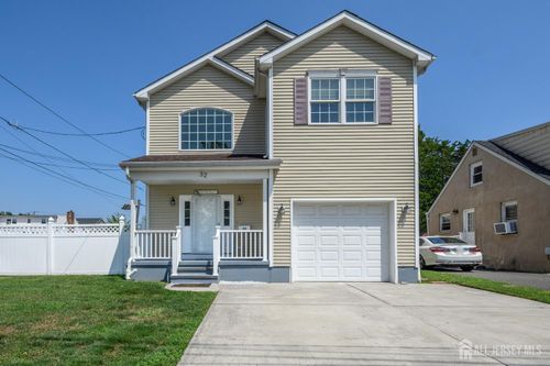 32 Dorothy St, Carteret, NJ, 07008-1308 | Card Image