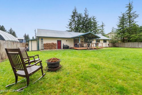 5970 Sunset St, Juneau, AK, 99801-9725 | Card Image