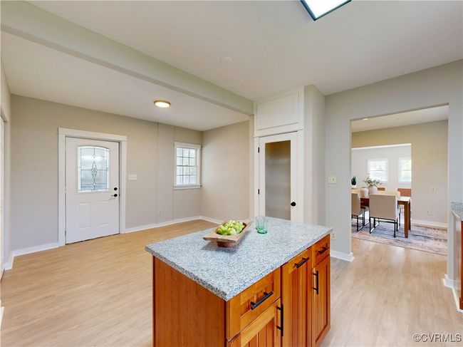 Large eat in kitchen | Image 17