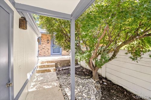 775 Knickerbacker Dr, Manchester, MO, 63021-7556 | Card Image
