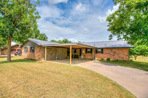 105 Sargent Ave, Ballinger, TX, 76821-4211 | Card Image