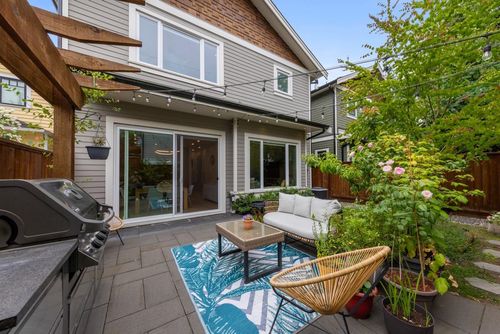 2075 6th Ave E, Vancouver, BC, V5N1P8 | Card Image