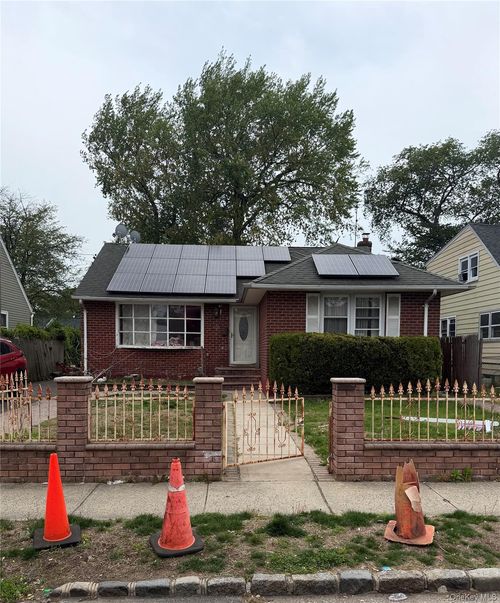 179 Kinkel St, Westbury, NY, 11590-3903 | Card Image