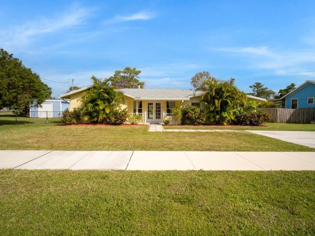 1287 Sw Sunset Trl, House other with 4 bedrooms, 2 bathrooms and null parking in Palm City FL | Image 31