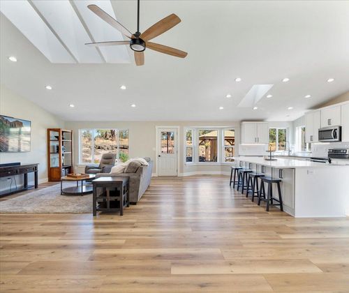 5391 Nw Frank Way, Redmond, OR, 97756-9352 | Card Image