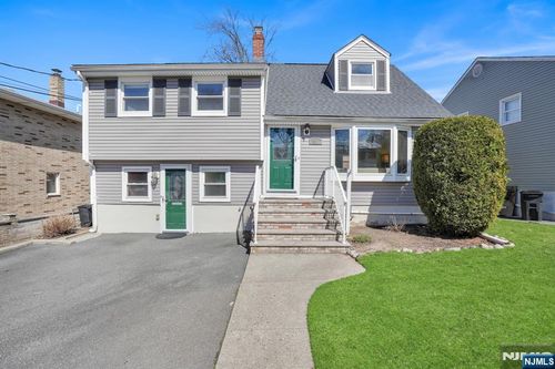 687 Lancaster Rd, Ridgefield, NJ, 07657-2617 | Card Image
