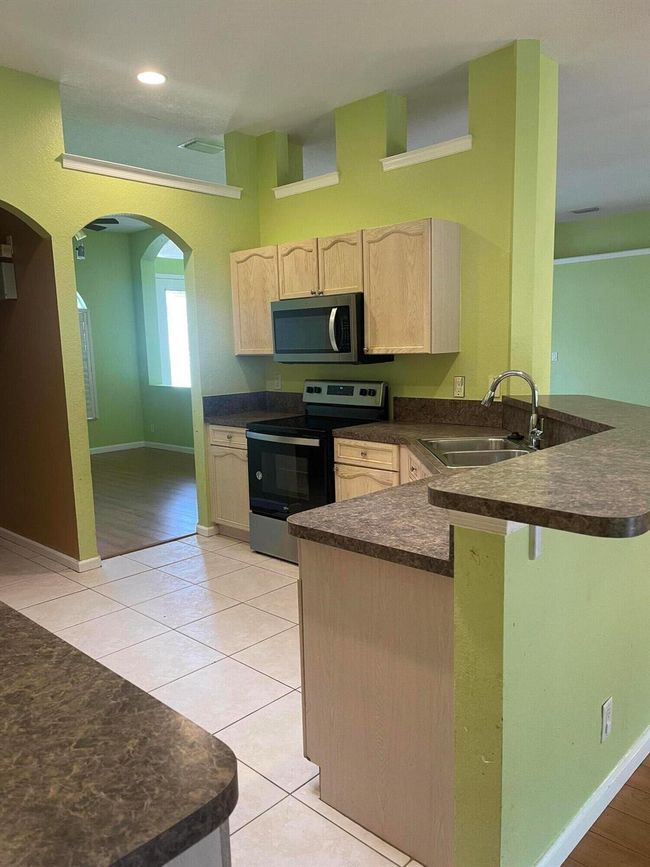 1072 Sw Castaneda Ln, House other with 3 bedrooms, 2 bathrooms and null parking in Port St. Lucie FL | Image 9