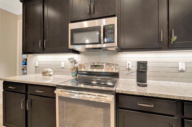 Plenty of Counter Space and Cabinet Storage | Image 21