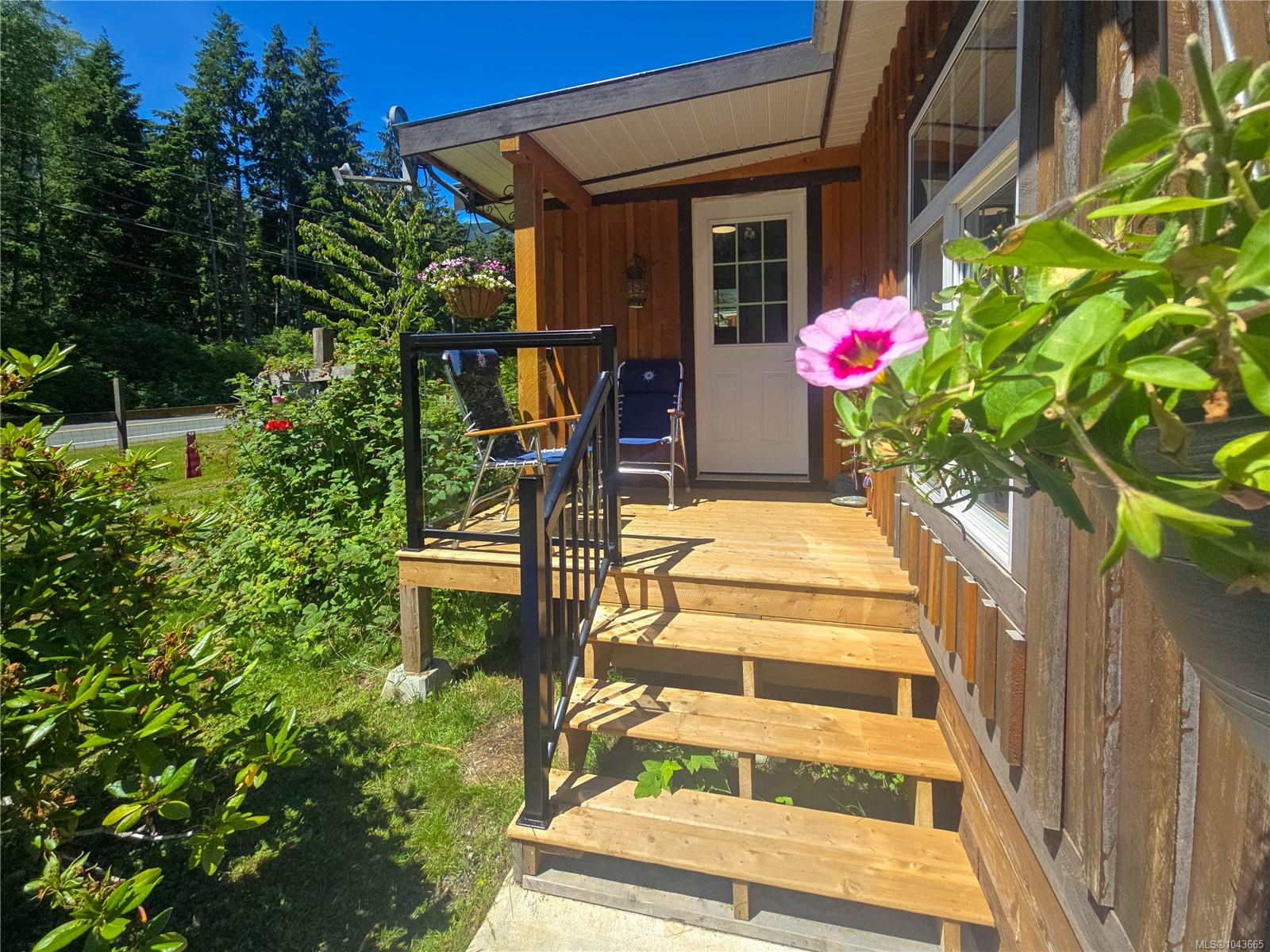 Residential in Sayward 2