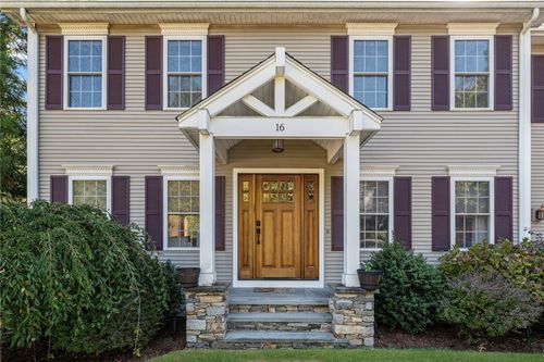 16 Taylor Ln, Warwick, RI, 02886-8717 | Card Image