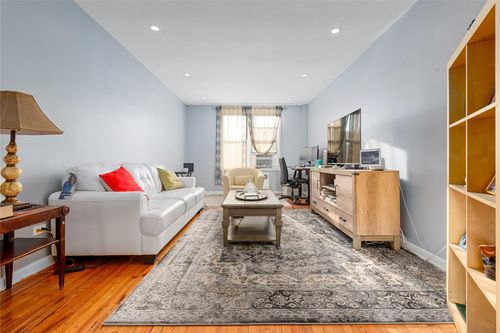 apt-5t-6730 Clyde St, Forest Hills, NY, 11375-4063 | Card Image