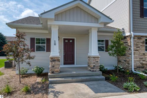 10-1548 Simsbury St, Traverse City, MI, 49686-2324 | Card Image