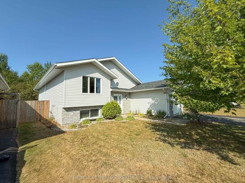 49 Oak Ave, Petawawa, ON, K8H0B5 | Card Image