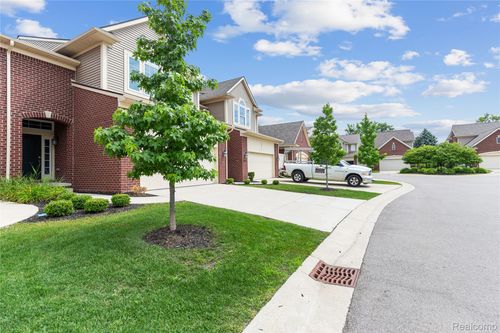 7512 Berry Wood Ln, West Bloomfield, MI, 48322-2789 | Card Image