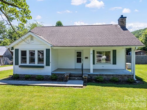 40 Avery St, Waynesville, NC, 28786-7719 | Card Image