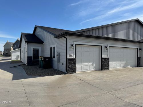 110 Kenner Loop, Bismarck, ND, 58504-7334 | Card Image