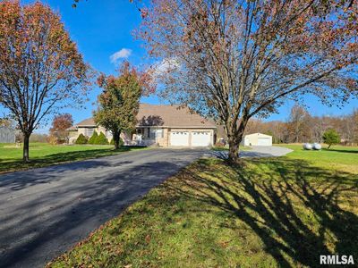 17239 E Milem Heights Road, House other with 3 bedrooms, 2 bathrooms and null parking in Mt Vernon IL | Image 2