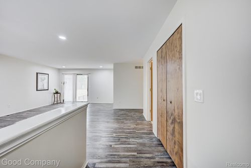 45264 Universal Ct, Shelby Township, MI, 48317-4941 | Card Image