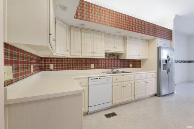 1851 N High Pointe Ct, Condo with 2 bedrooms, 3 bathrooms and null parking in Bluffton IN | Image 16