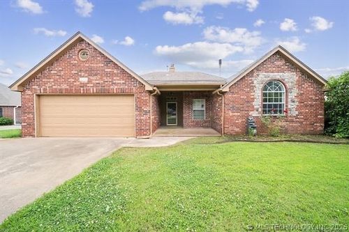 8140 Silverado Rd, Claremore, OK, 74019-7517 | Card Image