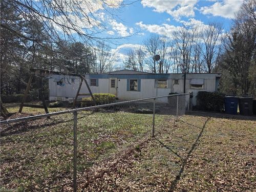 3968 Southdale Ave, Winston Salem, NC, 27107-6105 | Card Image