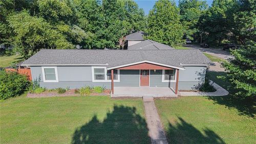 195 51st Rd, Warrensburg, MO, 64093-7715 | Card Image