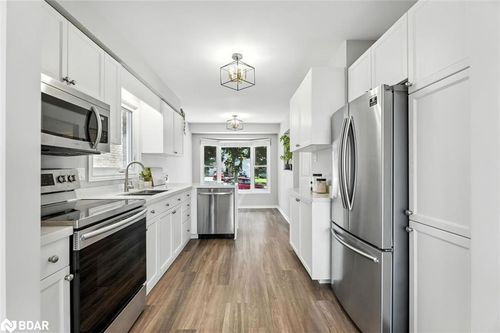 3 Lyton Cres, Stoney Creek, ON, L8J2C8 | Card Image