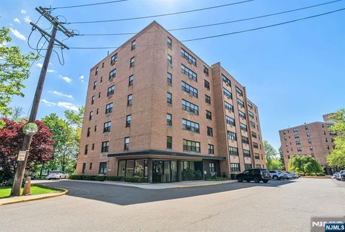 2352 Linwood Ave, Fort Lee, NJ, 07024-3870 | Card Image