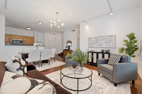216-2305 Worthington St, Dallas, TX, 75204-2726 | Card Image
