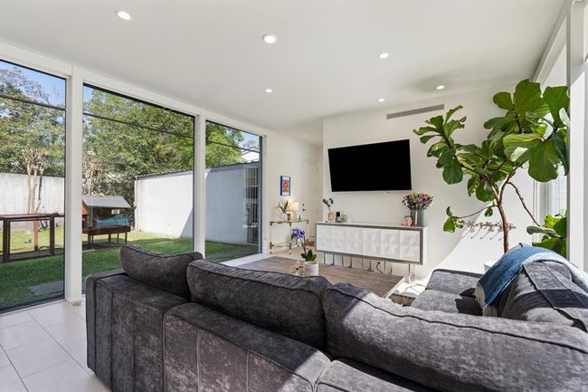 2207 Stanmore Dr, House other with 4 bedrooms, 5 bathrooms and 2 parking in Houston TX | Image 15