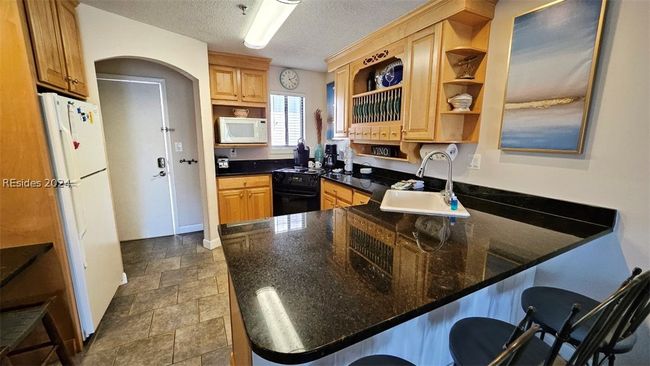 APT-4321 - 663 William Hilton Pkwy, Condo with 2 bedrooms, 2 bathrooms and null parking in Hilton Head Island SC | Image 4