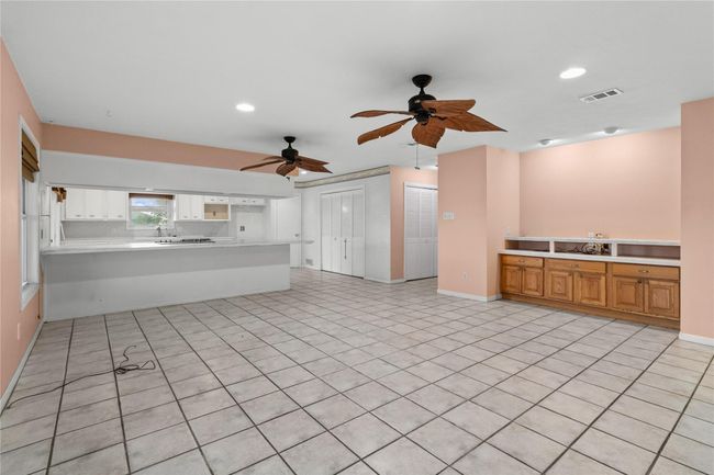 1114 Helen Dowdy, House other with 3 bedrooms, 2 bathrooms and 3 parking in Port Bolivar TX | Image 4