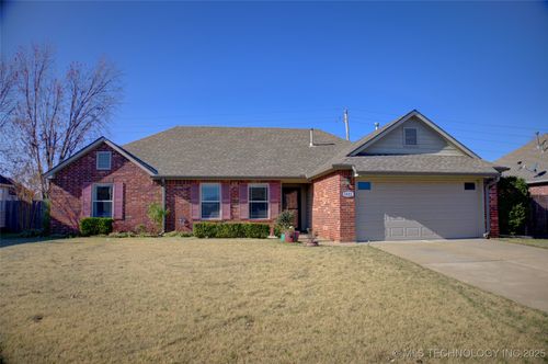 3822 S 201st East Ave, Broken Arrow, OK, 74014-1740 | Card Image
