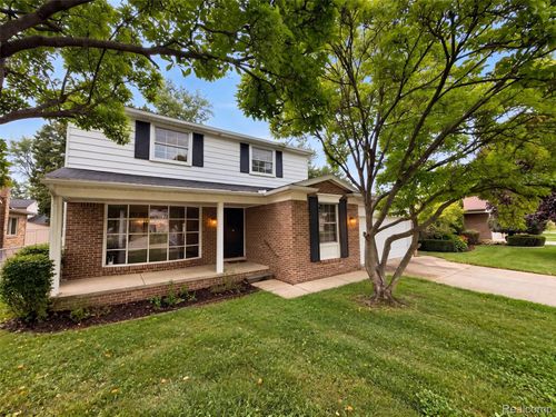 40349 Aynesley St, Clinton Township, MI, 48038-2735 | Card Image