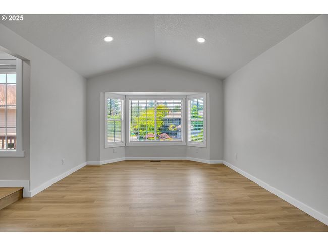1111 Sw Linneman Ave, House other with 5 bedrooms, 3 bathrooms and 3 parking in Gresham OR | Image 8