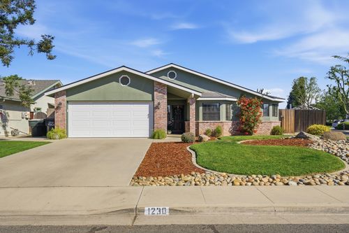 1230 W La Vida Ct, Visalia, CA, 93277-8111 | Card Image