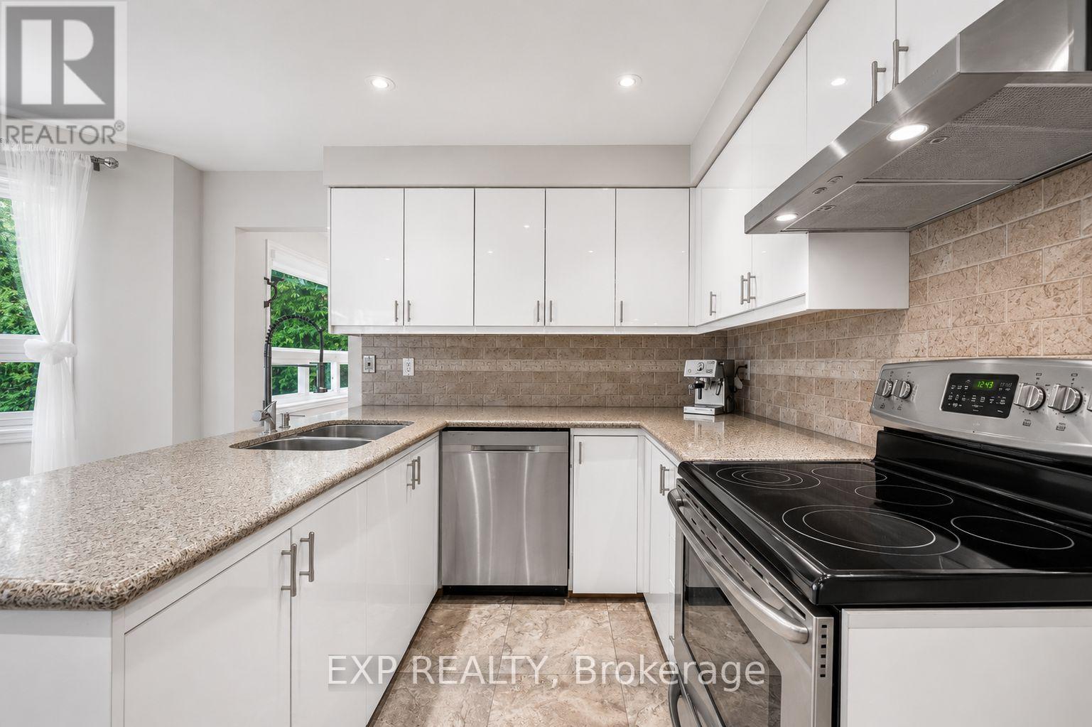 Residential in Richmond Hill (North Richvale) 2