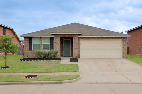 8422 Seven Hills Rd, Arlington, TX, 76002-3063 | Card Image