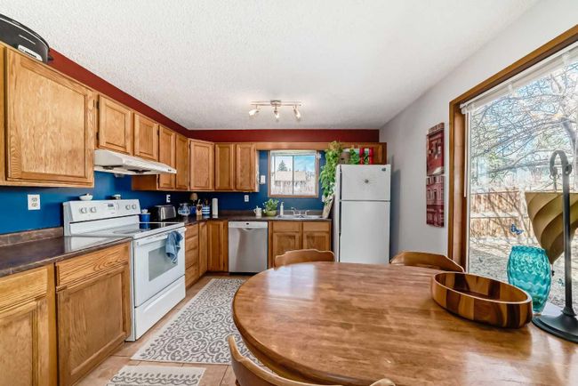 139 Ranch Estates Place Nw, Home with 3 bedrooms, 2 bathrooms and 1 parking in Calgary AB | Image 8