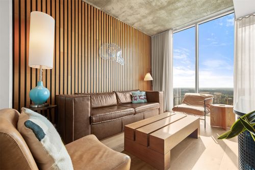 2807-48 East Ave, Austin, TX, 78701-4317 | Card Image