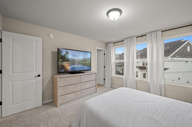 Large primary bedrooms with private ensuite bathroom | Image 16