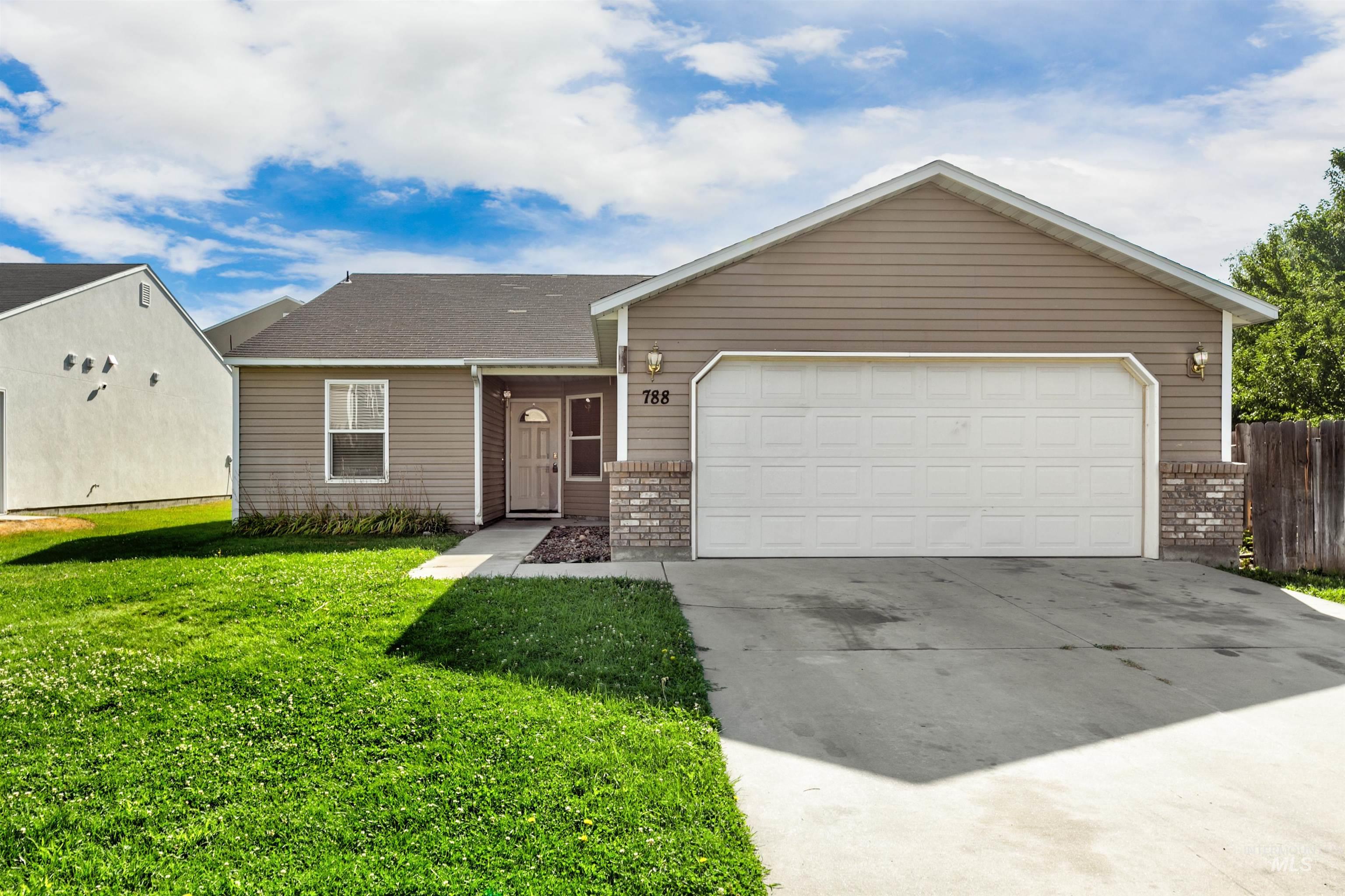 Ahsahka Way, Middleton, ID 83644