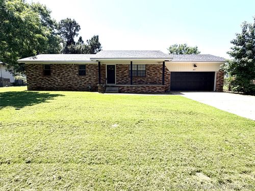 307 Barclay St, Henryetta, OK, 74437-5820 | Card Image
