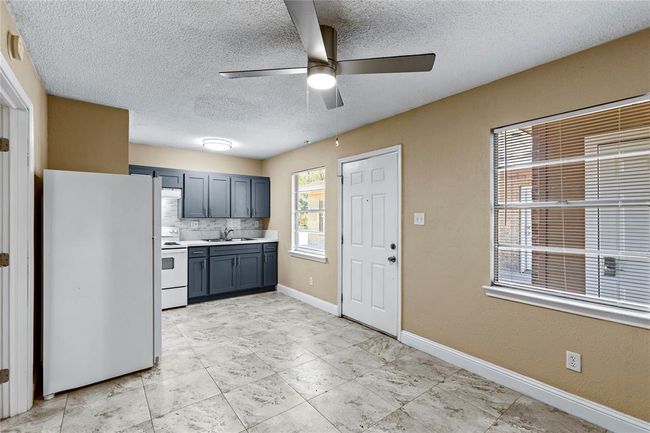 1001 W Lobitt St, Home with 1 bedrooms, 1 bathrooms and null parking in Alvin TX | Image 12