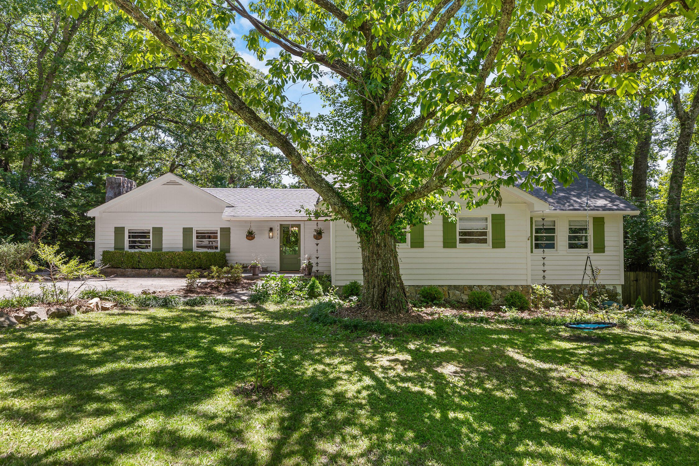 Cinderella Rd, Lookout Mountain, GA 30750